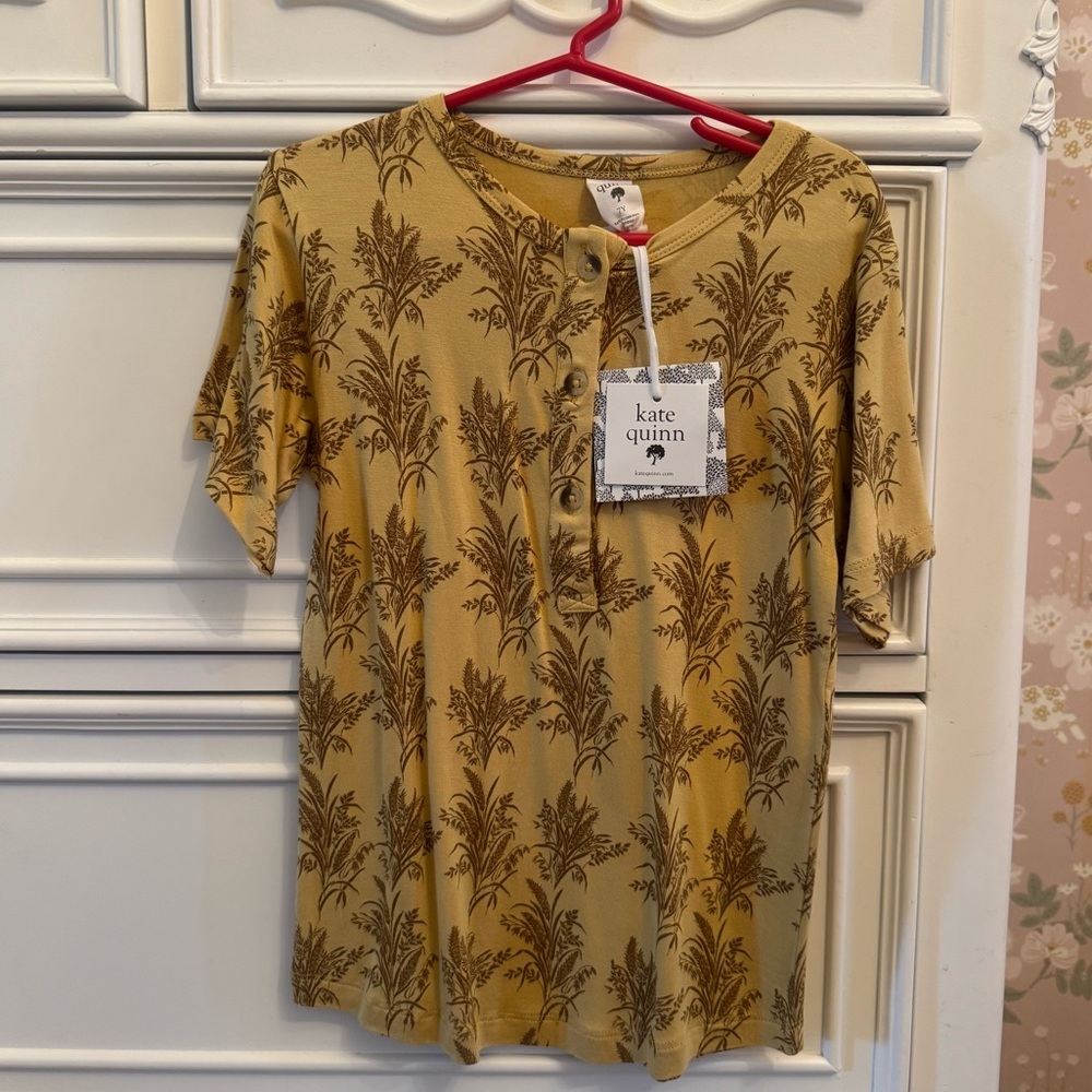NWT Kate Quinn Wheat Henley Tee
